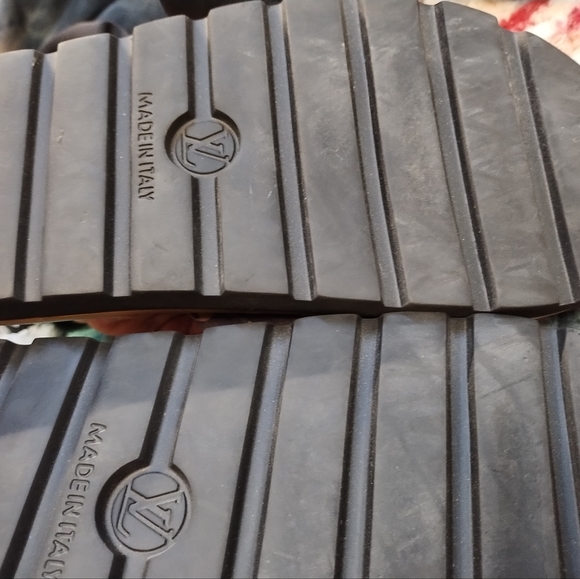 Louis Vuitton pool pillow flat comfort Mule - Picture 4 of 4